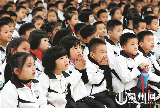 荷兰木偶剧团的表演让孩子们都惊呆了 荷兰木偶剧团的表演让孩子们都惊呆了