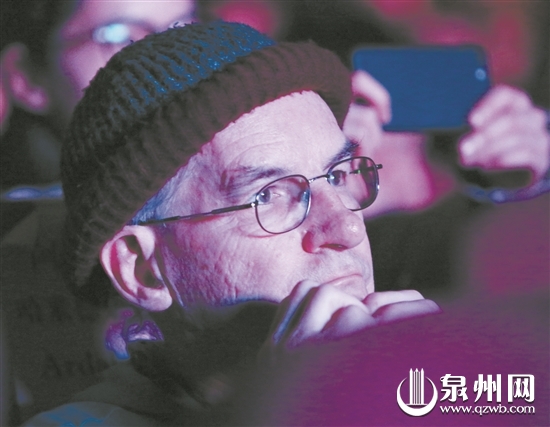 精彩演出令外国友人目不转睛 精彩演出令外国友人目不转睛