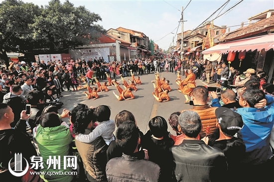 “刺桐花开迎宾客”古城文艺快闪活动西街惊艳上演