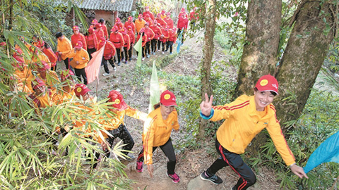 探寻千年海丝瓷韵 300余人重走瓷帮古道